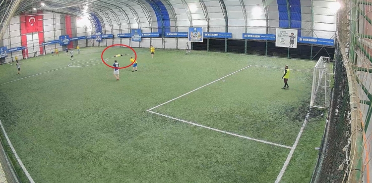 Ölüm Halı Sahada Futbol Oynarken Yakaladı?v=1