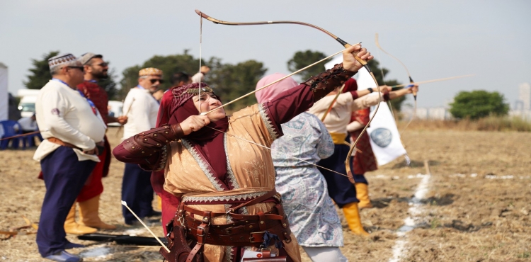 14. Uluslararası Fetih Kupası Geleneksel Okçuluk Menzil Atışları Bugün Başladı?v=1