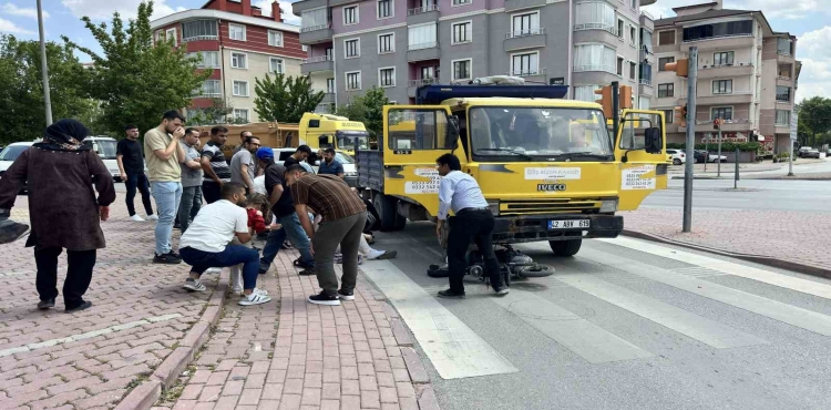 Kamyonetin Altında Kalan Elektrikli Bisiklette Can Pazarı 3’ü Çocuk 4 Yaralı?v=1