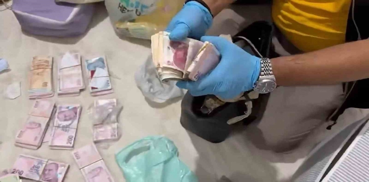 İzmir'de başladı 12 ile yayıldı 41 kişi tutuklandı?v=1