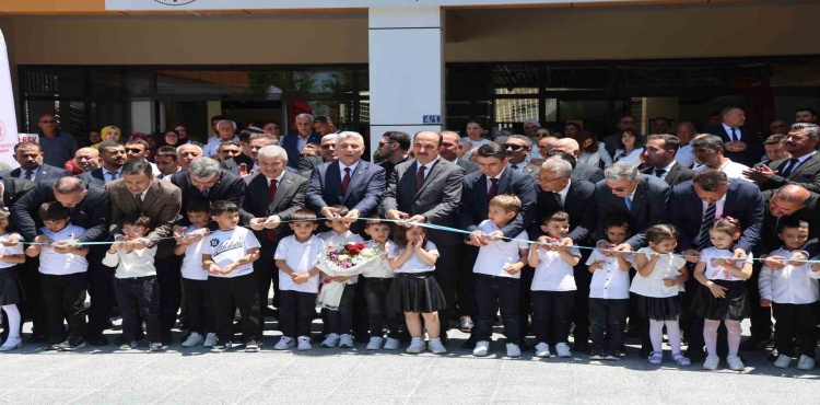 Ticaret Bakanı Ömer Bolat Konya’da Kütüphane Açılışına Katıldı?v=1