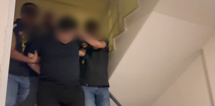 MİT Tespit Etti, Kırmızı Bültenle Aranan Uluslararası Uyuşturucu Kaçakçısı Mersin’de Yakalandı?v=1