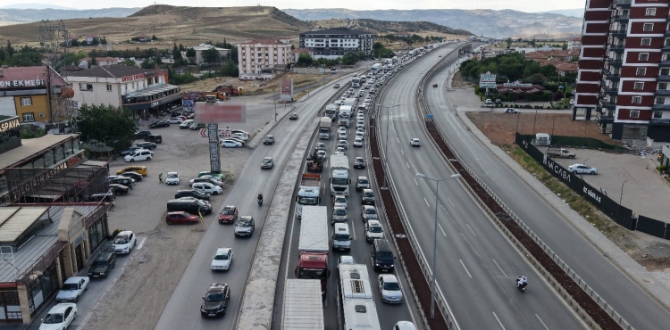 43 ilin Bağlantı Noktasında Yaz Tatili Hareketliliği Kaza Trafiği Durma Noktasına Getirdi?v=1