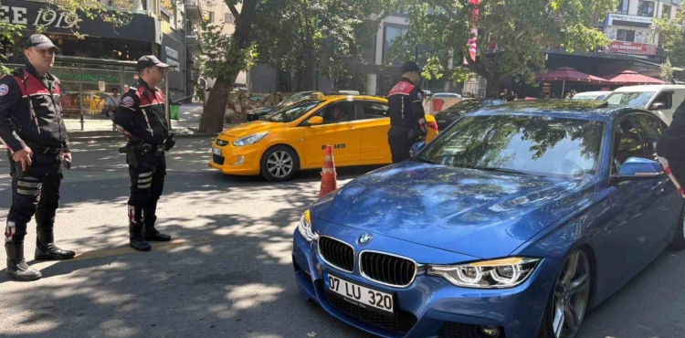 Ankara'da Zirve Güvenliği 4 Bin Kişi Yakalandı?v=1