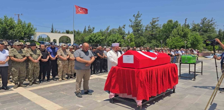Jandarma Uzman Çavuş Selçuk Topaloğlu, Son Yolculuğuna Uğurlandı?v=1