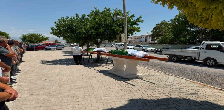 Cinayete Kurban Giden Anne ve Kızına Acı Veda?v=1
