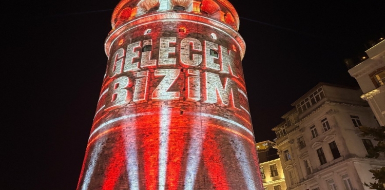 Galata Kulesi’nde 15 Temmuz’a Özel Mapping Gösterisi