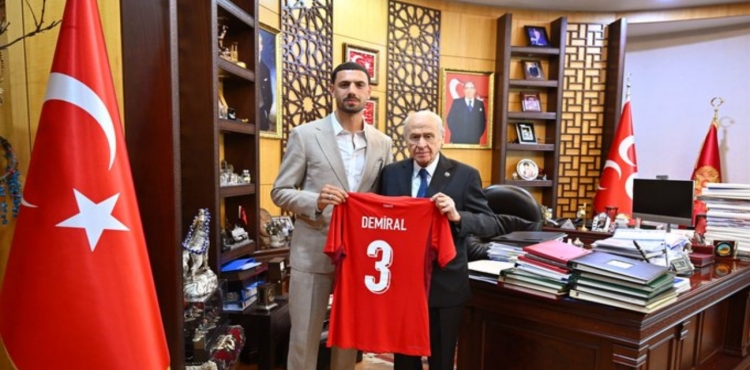 MHP Lideri Bahçeli, Milli Futbolcu Demiral’ı Kabul Etti?v=1