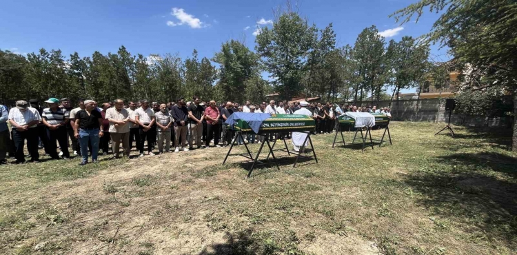 Kazada Hayatını Kaybeden Anne ve Kızı Son Yolculuğuna Uğurlandı?v=1