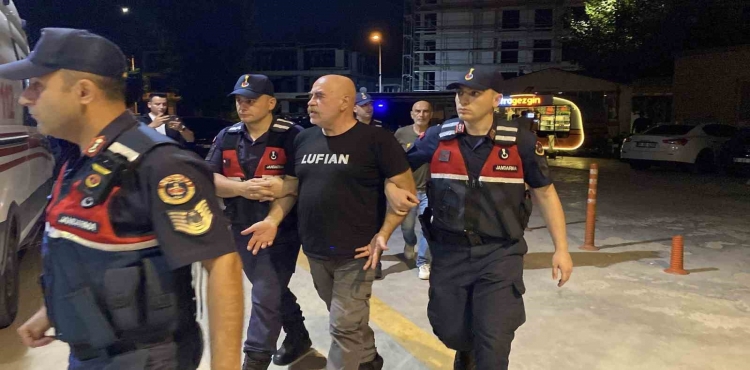 Ünlü Yönetmen ve Kardeşi Bursa’da Uyuşturucu Operasyonunda Gözaltına Alındı?v=1