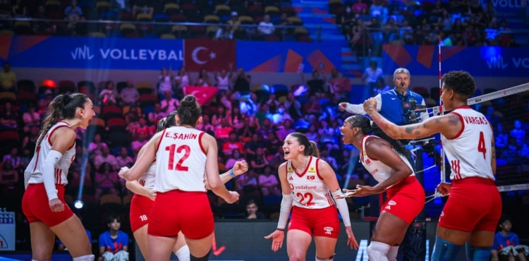 A Milli Kadın Voleybol Takımı, Milletler Ligi’nde Yarı Finale Yükseldi?v=1