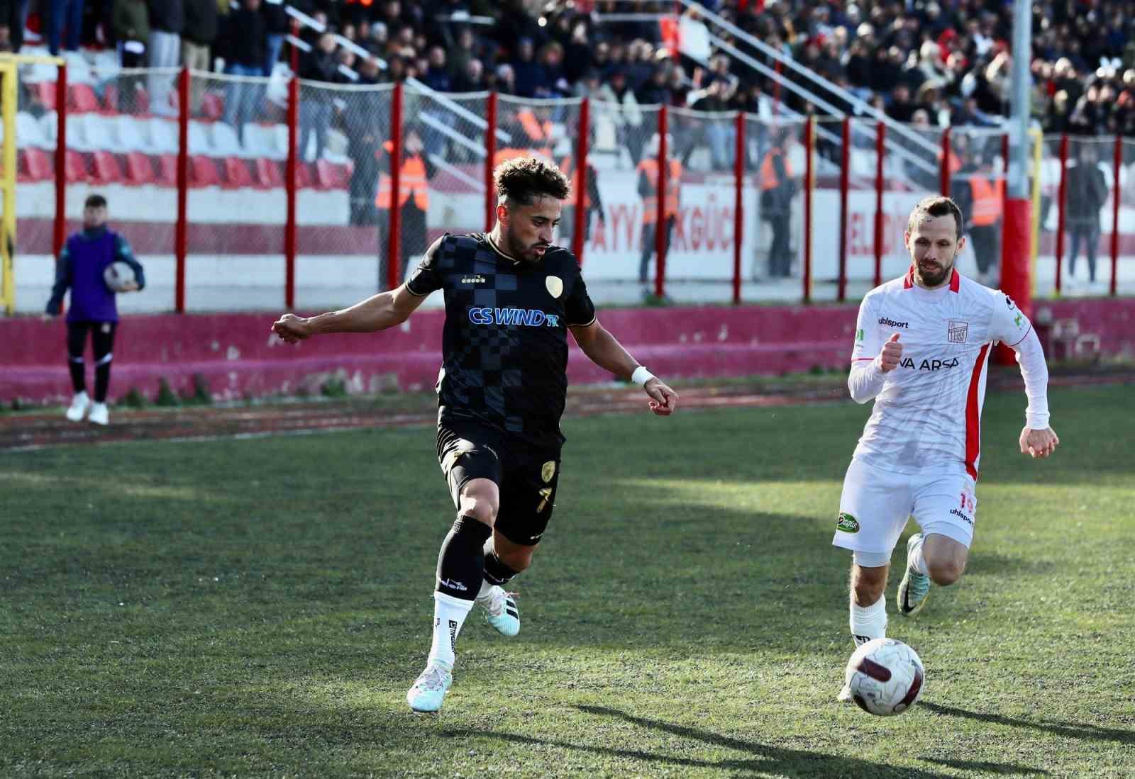TFF 3. Lig: Ayvalıkgücü Belediyespor: 1 - Aliağaspor FK: 1
