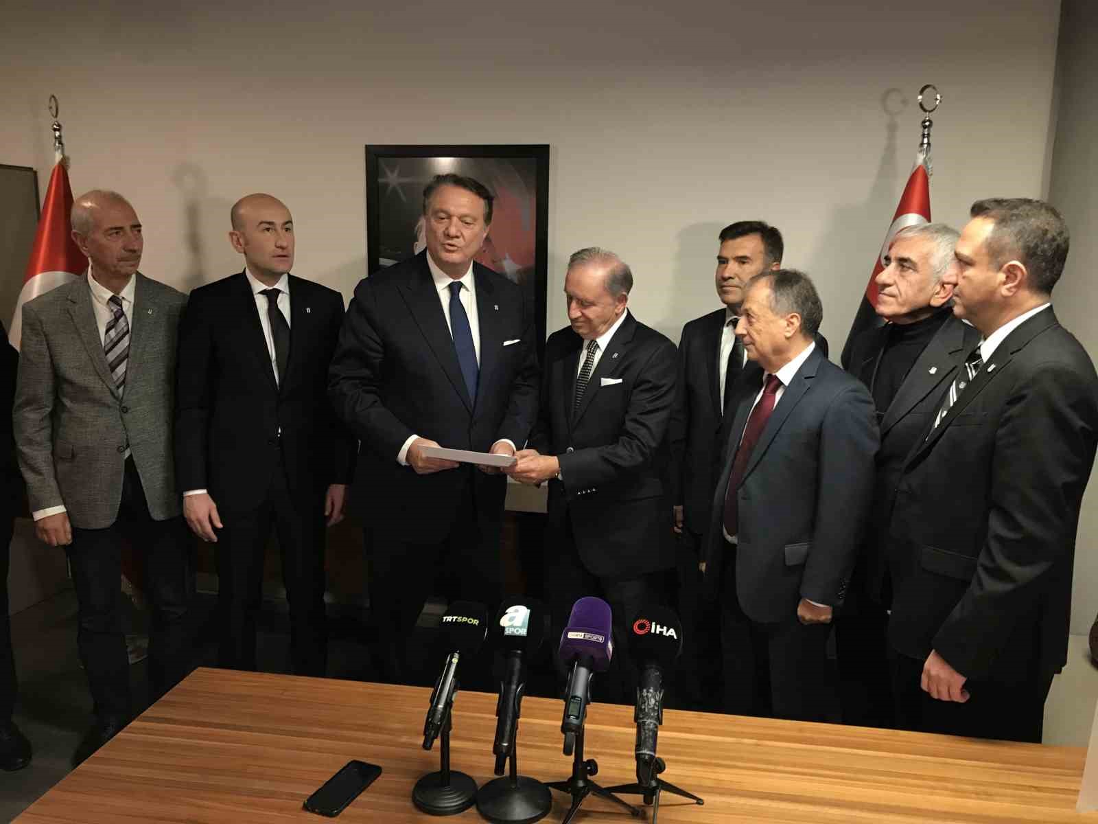Beşiktaş Başkan Adayı Hasan Arat, yönetim kurulu listesini teslim etti
