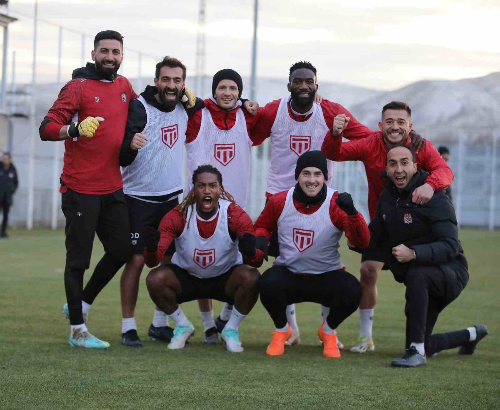 Sivasspor, Fenerbahçe maçı hazırlıklarına başladı
