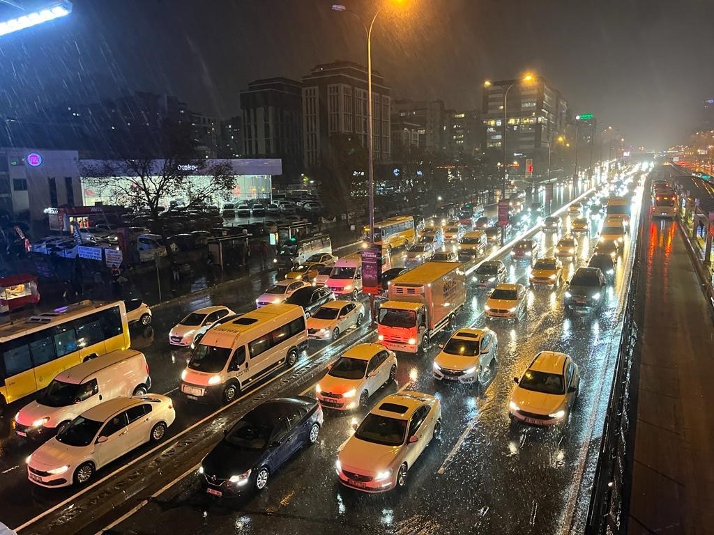 İstanbul’da trafik yüzde 87’ye ulaştı
