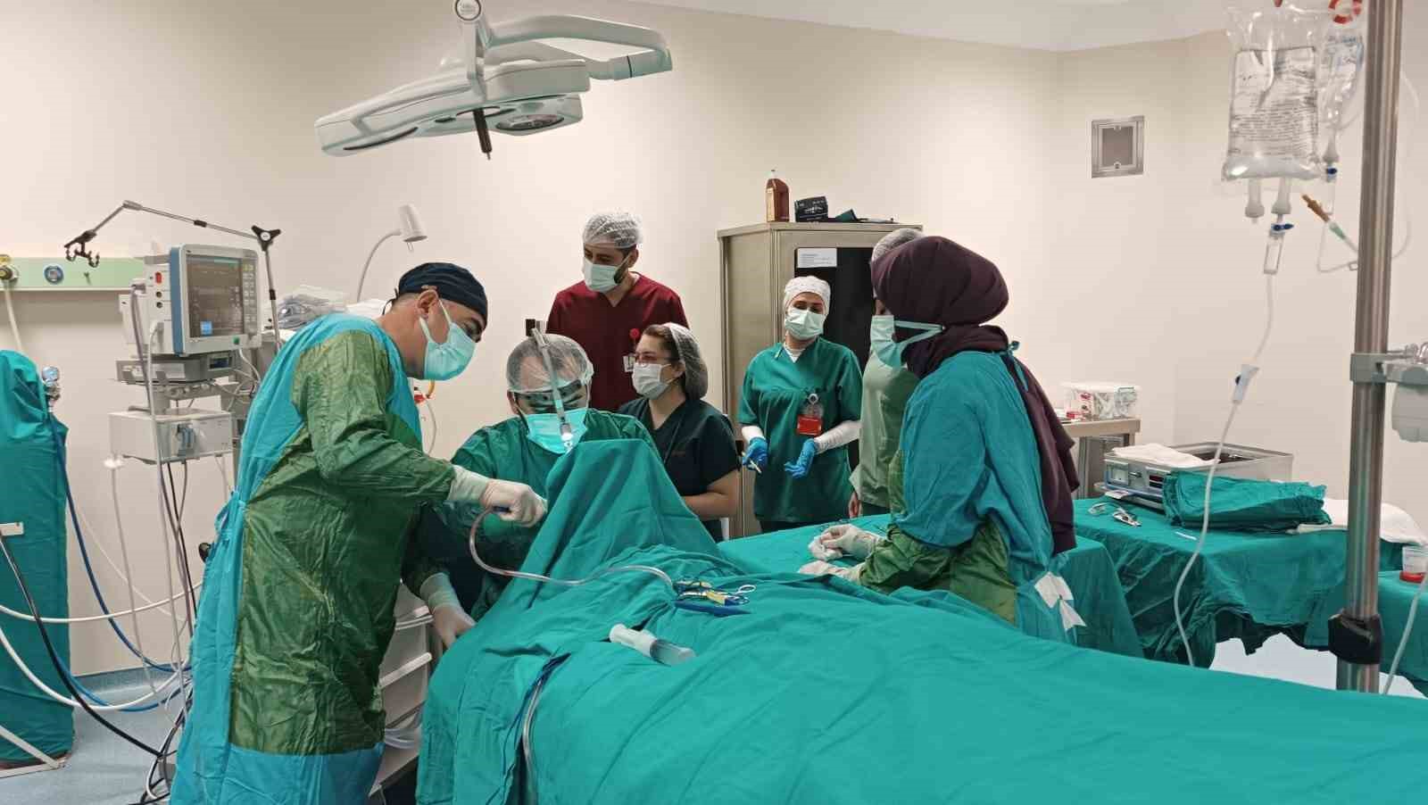 Ahlat Devlet Hastanesinde ilk kez tonsillektomi ameliyatı yapıldı
