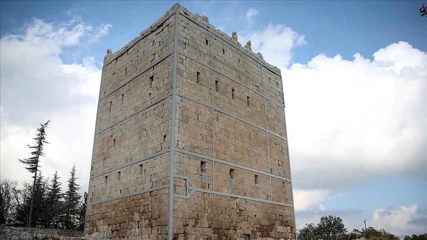 Uzuncaburç Antik Kentindeki kule restore edildi
