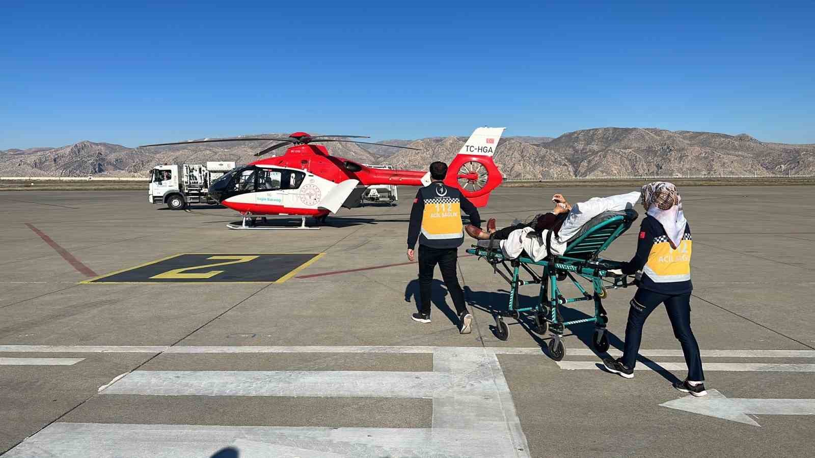 Şırnak’ta 82 yaşındaki hasta ambulans helikopterle Şanlıurfa’ya sevk edildi
?v=1