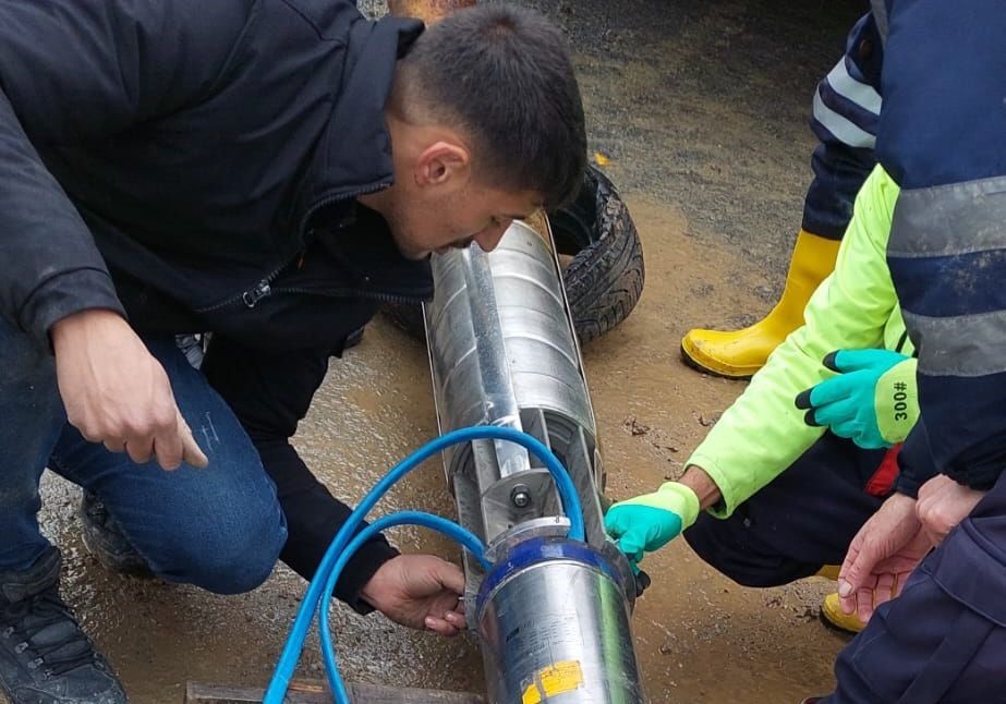 Hakkari’de sondaj su pompası tamir edildi
