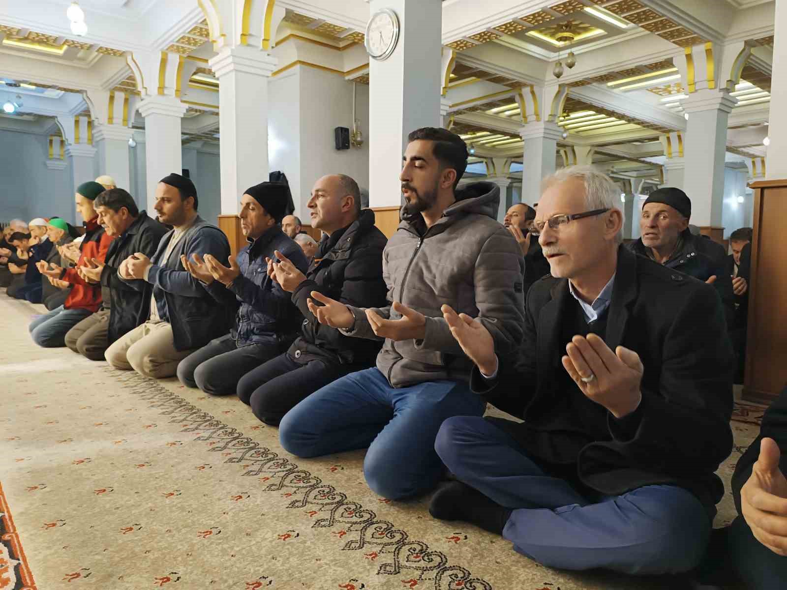 Van’da Regaip Kandili’nde Filistinliler için dualar edildi
