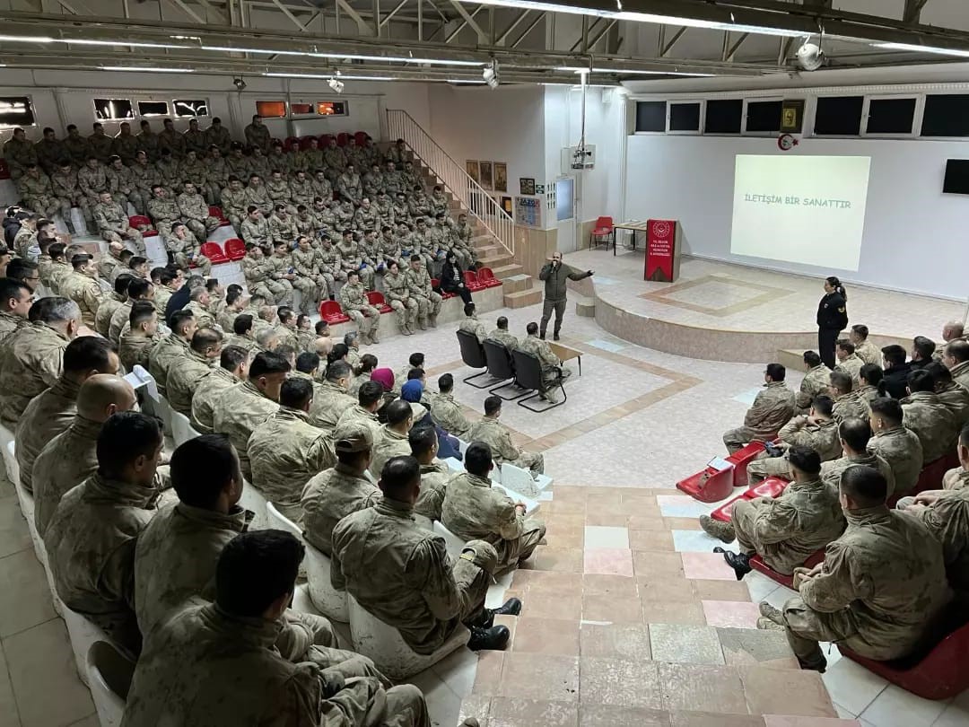 Jandarma Eğitim Alay Komutanlığı’nda ’Aile Eğitimi ve İletişimi’ icra edildi
?v=1