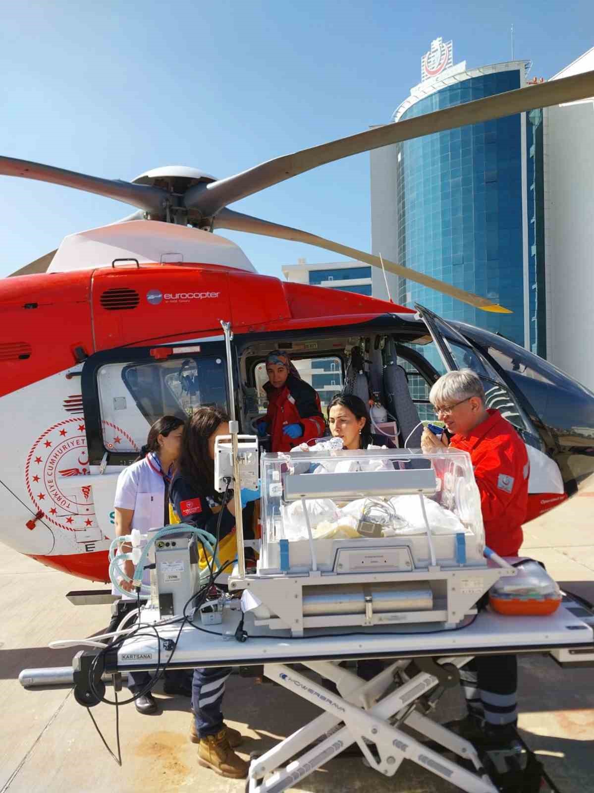 15 günlük bebek hava ambulans helikopter ile İstanbul’a sevk edildi
