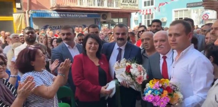 İYİ Parti’den istifa eden Uzunköprü Belediye Başkanı Martin CHP’ye katıldı