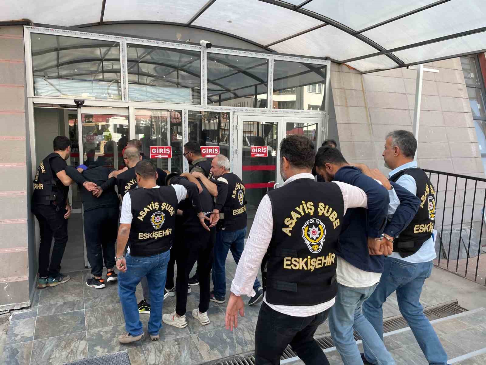 Asker eğlencesinde polise mukavemet gösteren 4 şüpheli adli kontrol şartı ile serbest bırakıldı
