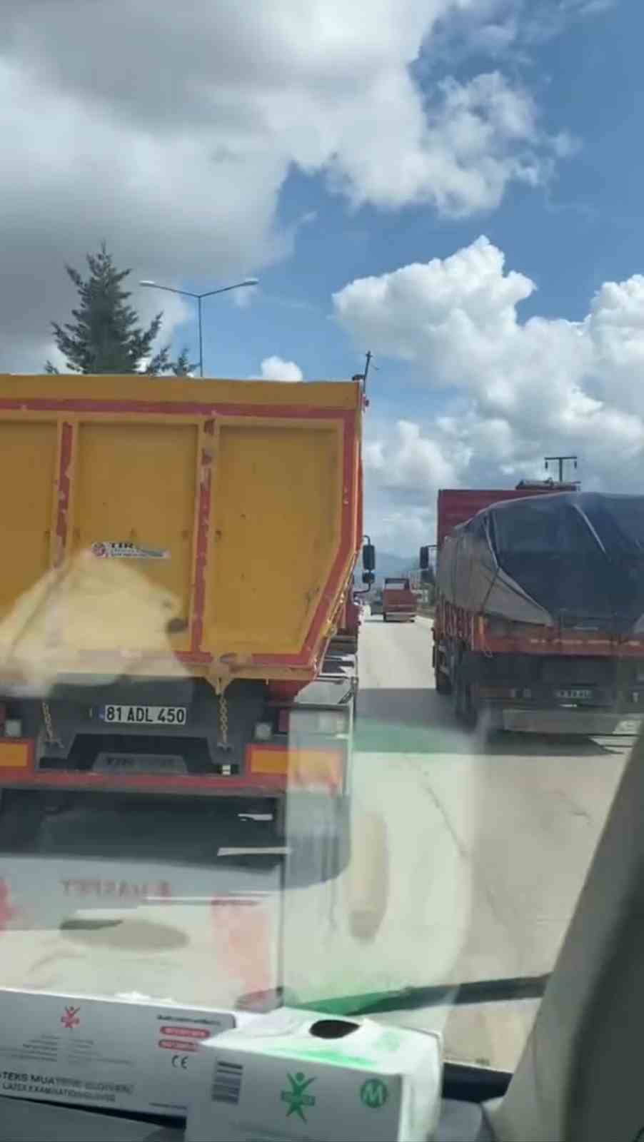 Ambulansa yol vermeyen kamyona 690 lira ceza kesildi
