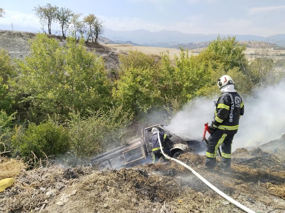 Şarampole devrilen kamyonet yangına neden oldu
