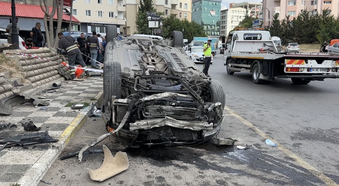 Maltepe’de 2 ayrı kaza: 2 yaralı
