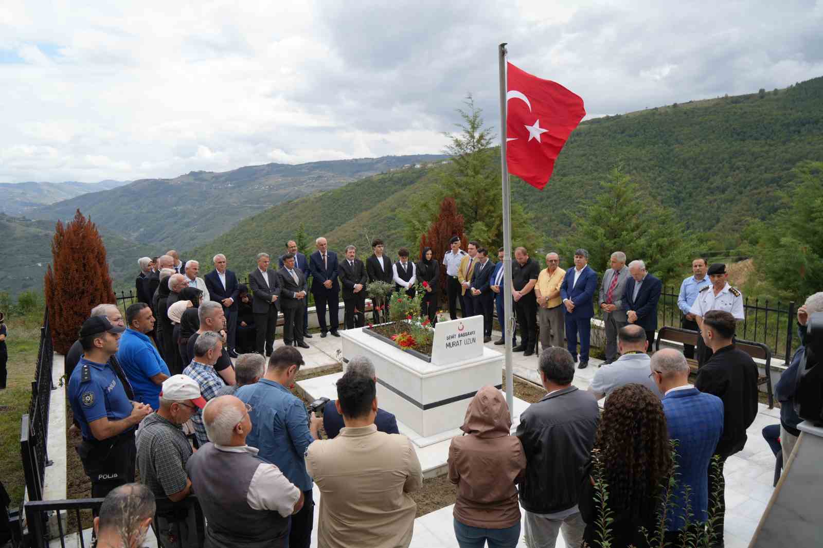 Şehit Başsavcı Murat Uzun, kabri başında anıldı
