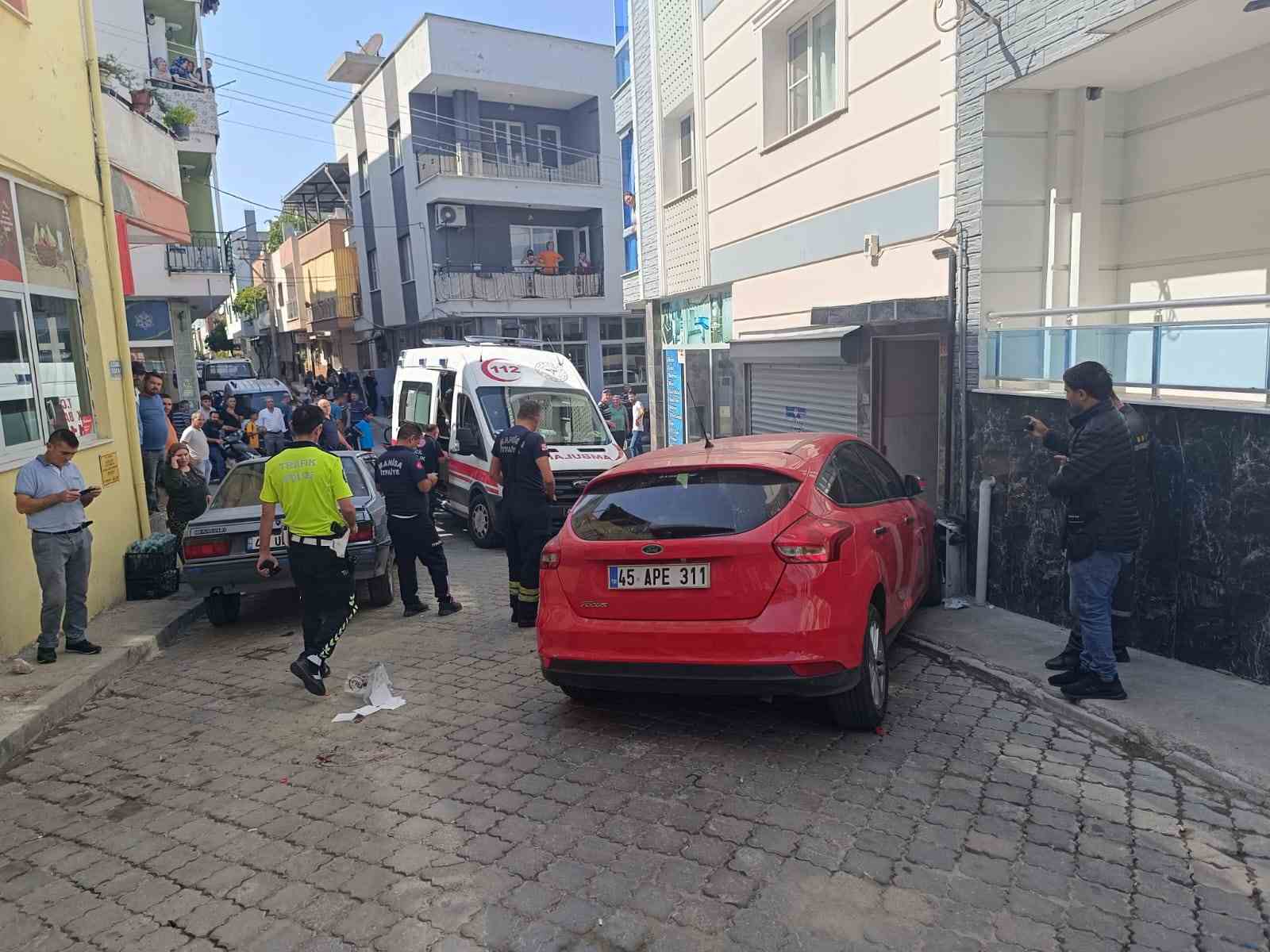 Otomobil ile motosiklet çarpıştı: 1 kişi ağır yaralandı
