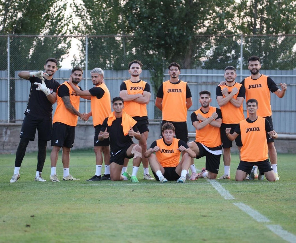 Elazığspor, 21 futbolcuyla Van’a gitti
