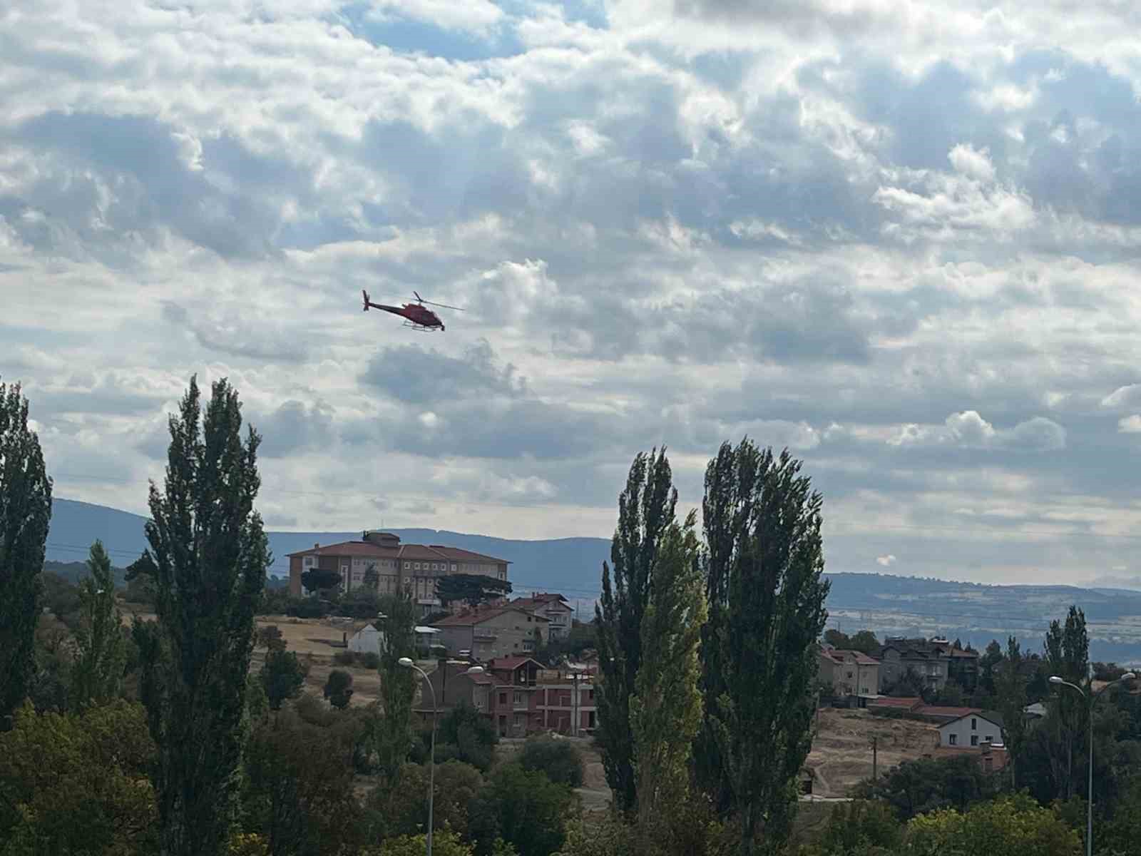 Domaniç’te  inmeyen helikopter  vatandaşları heyecanlandırdı
