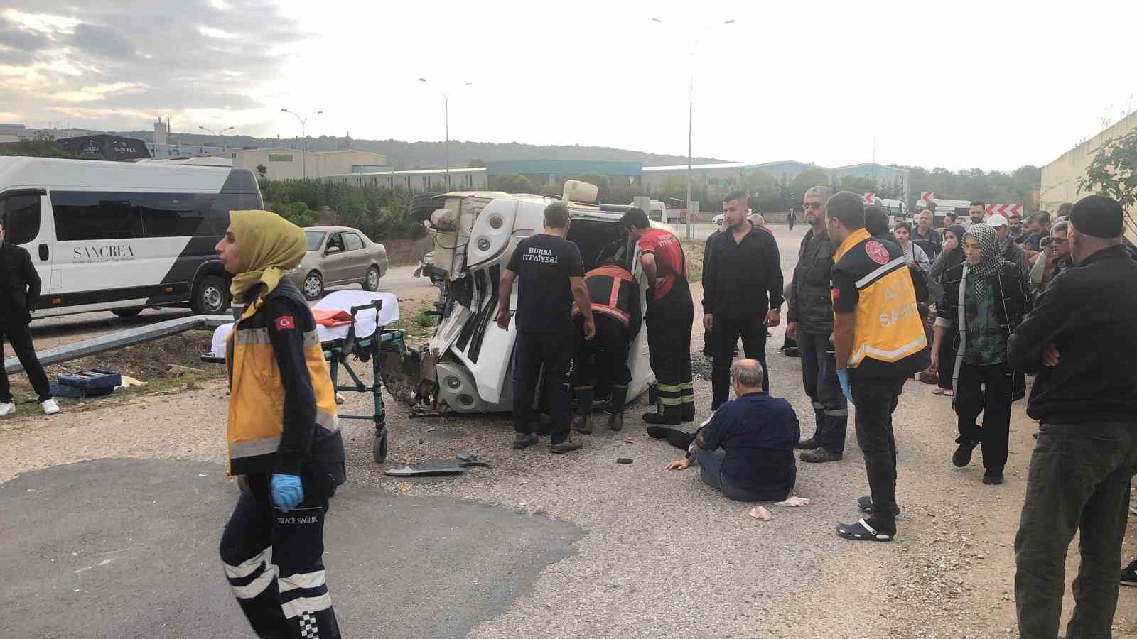 İşçi servisinde can pazarı...13 işçi yaralandı
