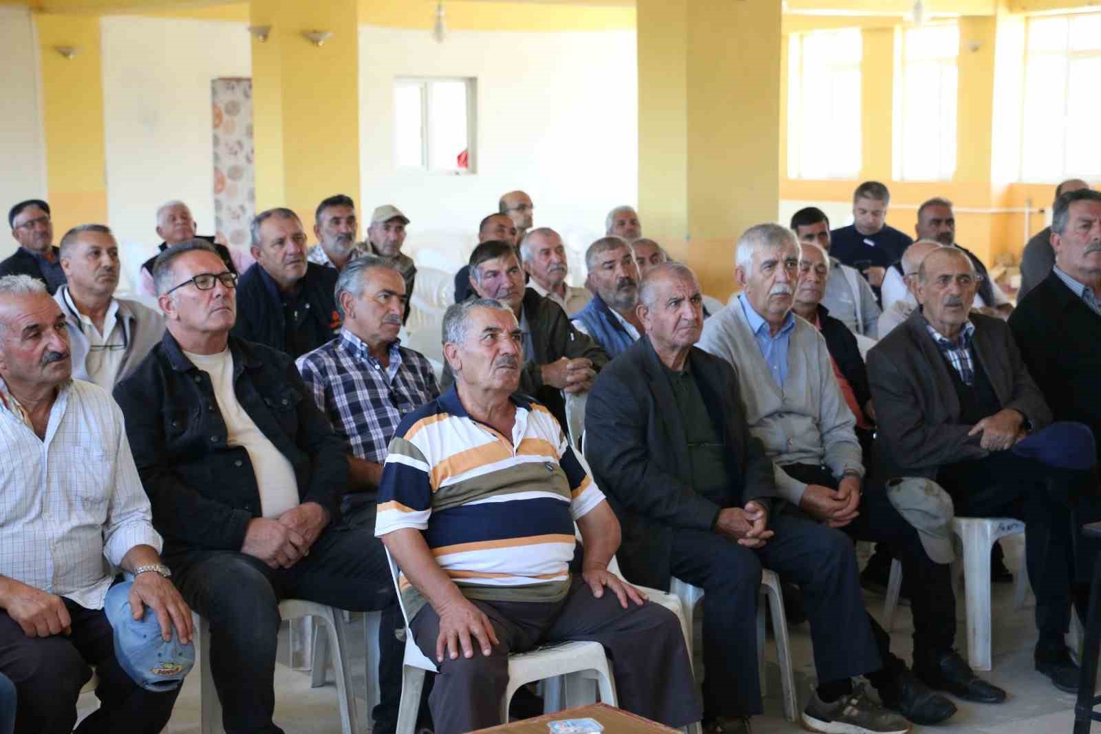 Altınbaşak’ta çiftçilere yönelik eğitim toplantısı düzenlendi
