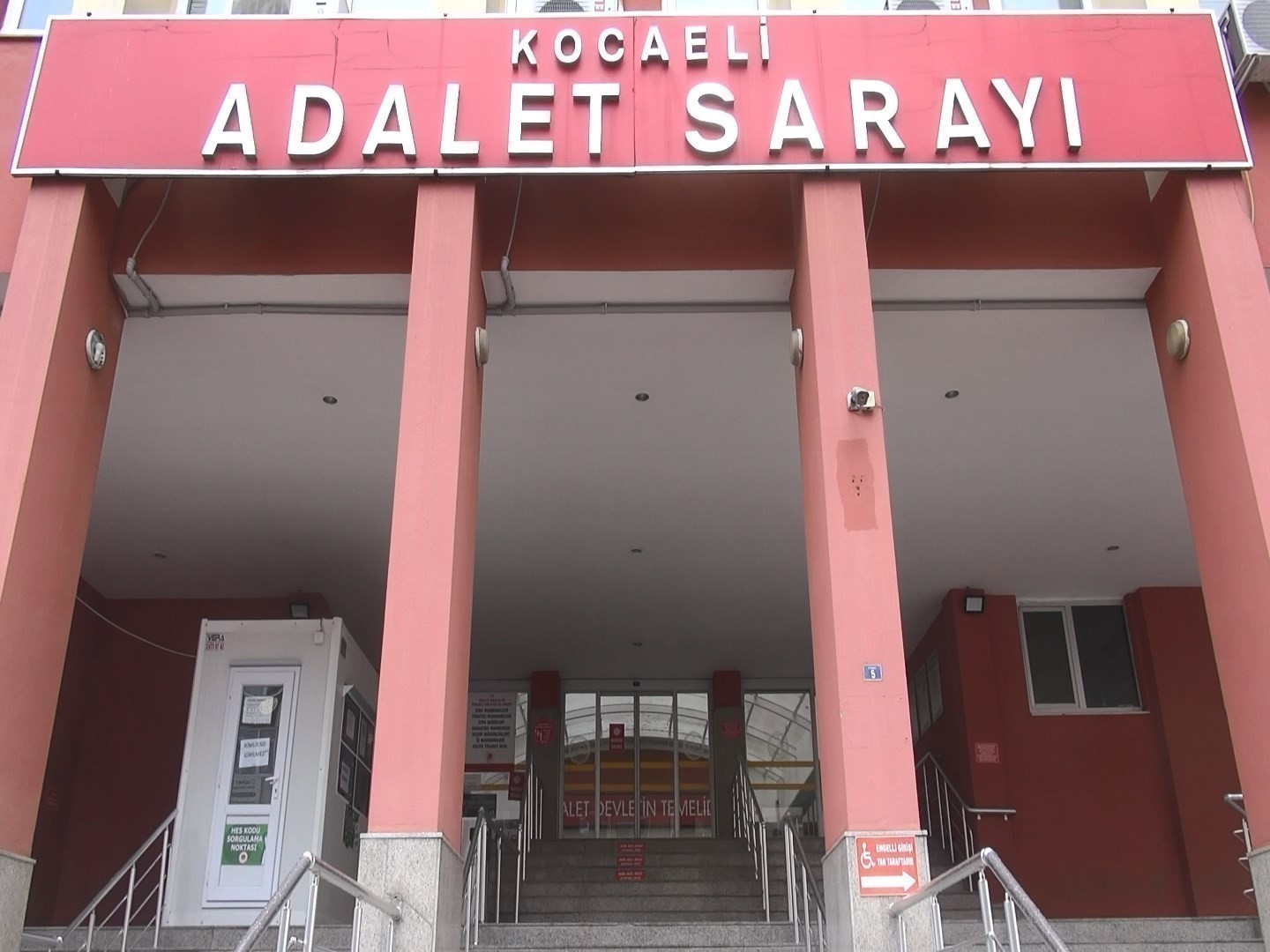 Belediye genel sekreterinin adıyla dolandırdılar
