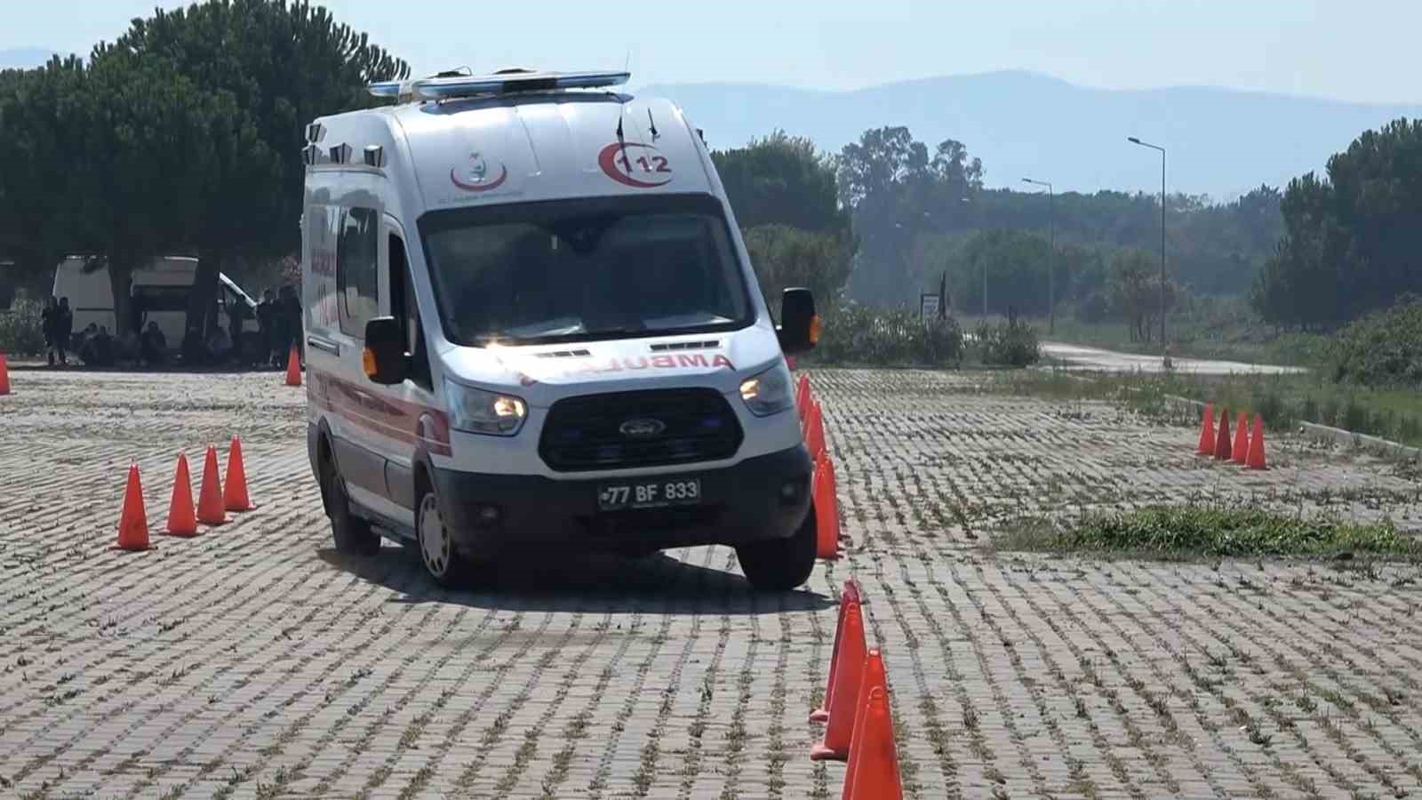 Ambulans şoförlerinin zorlu eğitimi
