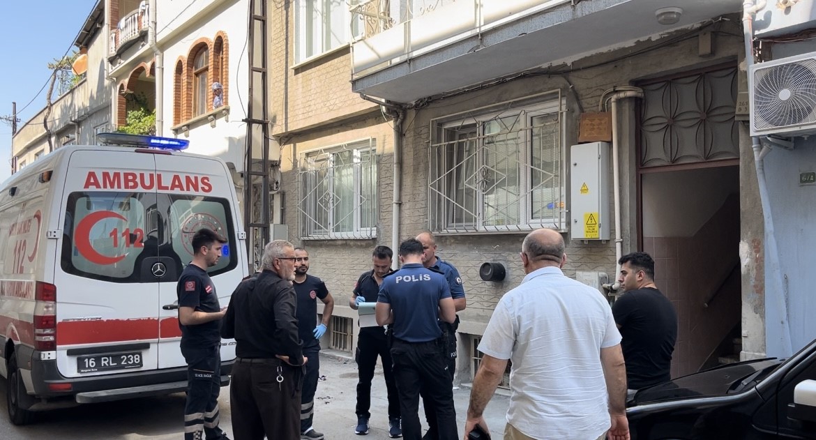 Bursa’da 2 çocuk babası adam apartmanda ölü bulundu
