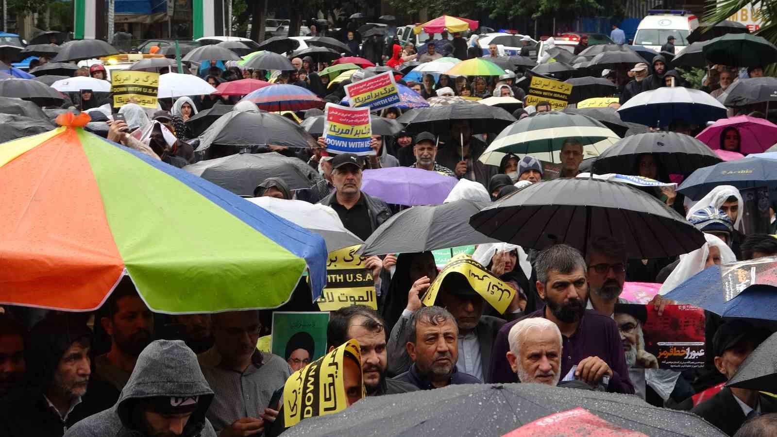 Tahran’da binlerce kişi, Nasrallah’ın ölümünün ardından İsrail’i protesto etti
