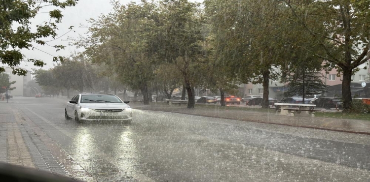 Edirne’de gök gürültülü sağanak yağış