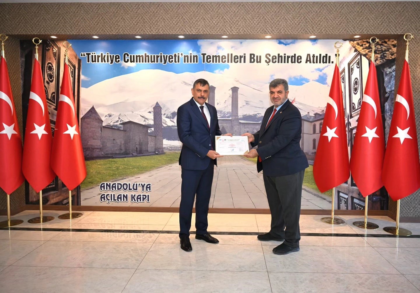 Erzurum Valiliği TS-EN-ISO 9001 kalite yönetim sistem belgesi sahibi oldu
