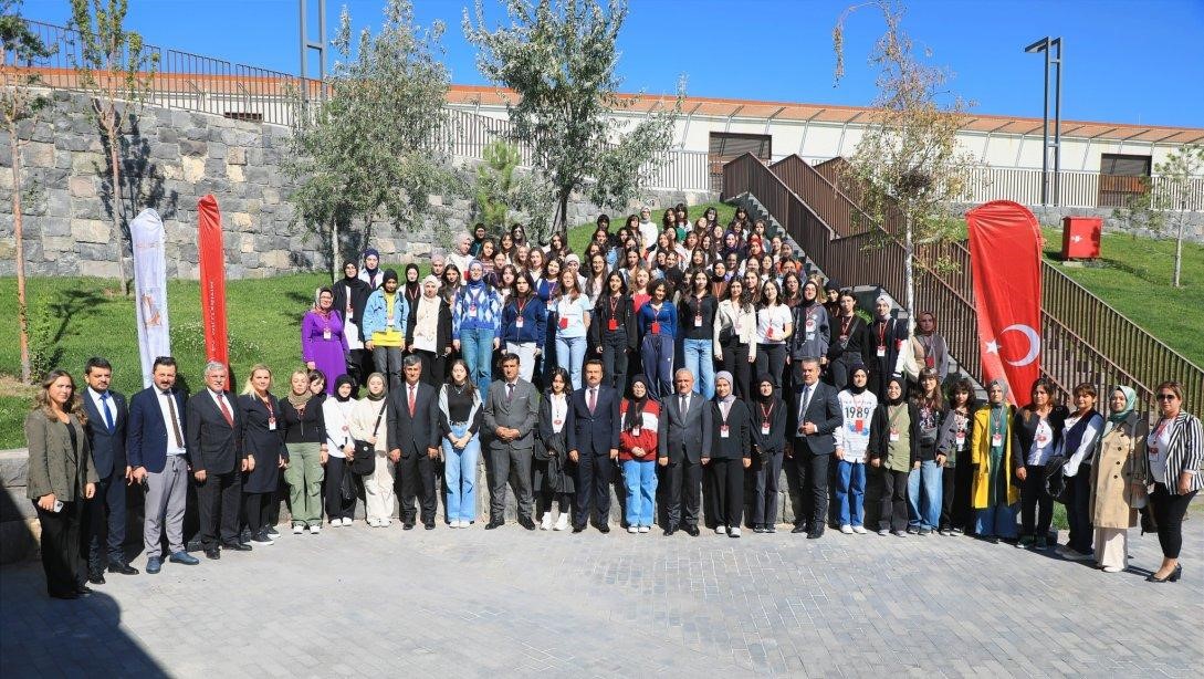  Maziden Atiye Ahlat  öğrenci programı Cumhurbaşkanlığı Külliyesi’nde başladı
