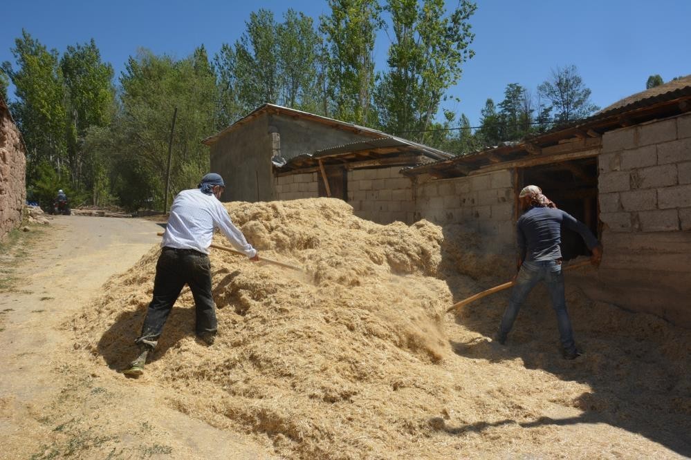 Erzincan’da çiftçiler kış için son hazırlıklarını tamamlıyor
