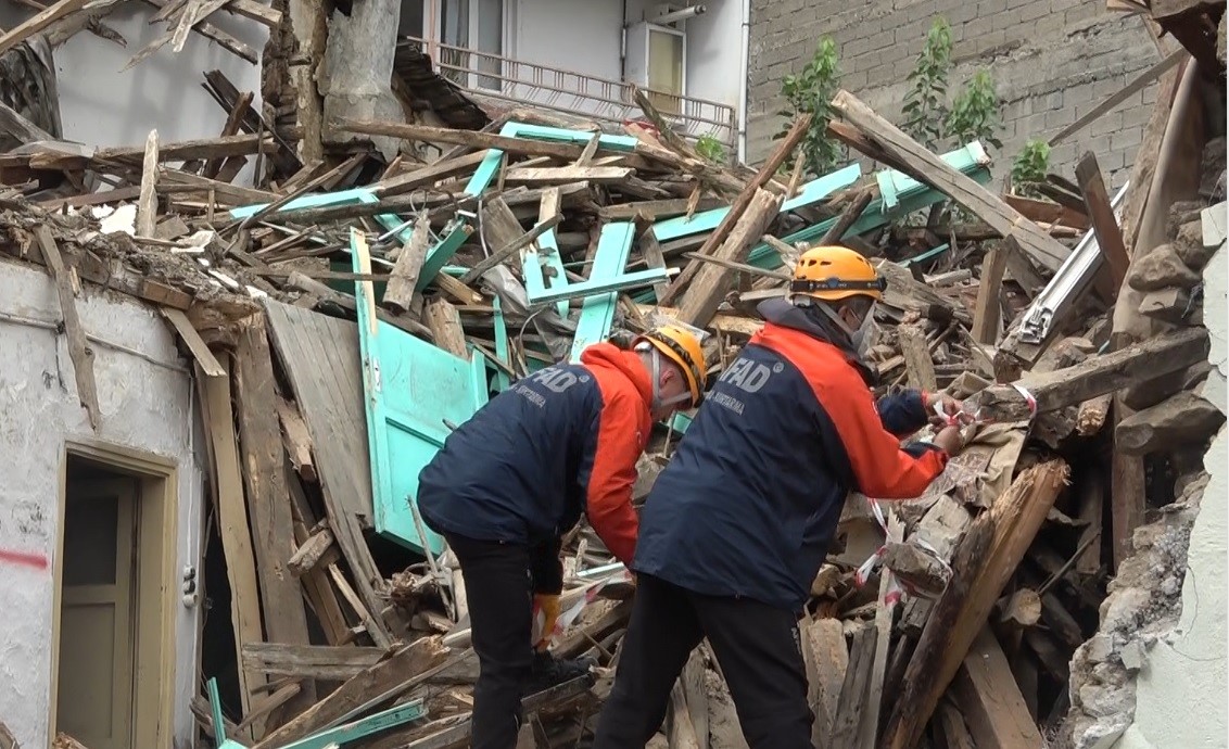 Deprem tatbikatında ekiplerin  Sesimi duyan var mı  diye bağırması vatandaşları Kahramanmaraş depremine götürdü
