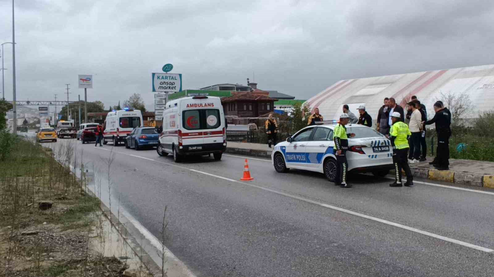 Hatalı dönüş kazaya neden oldu: 3 yaralı
