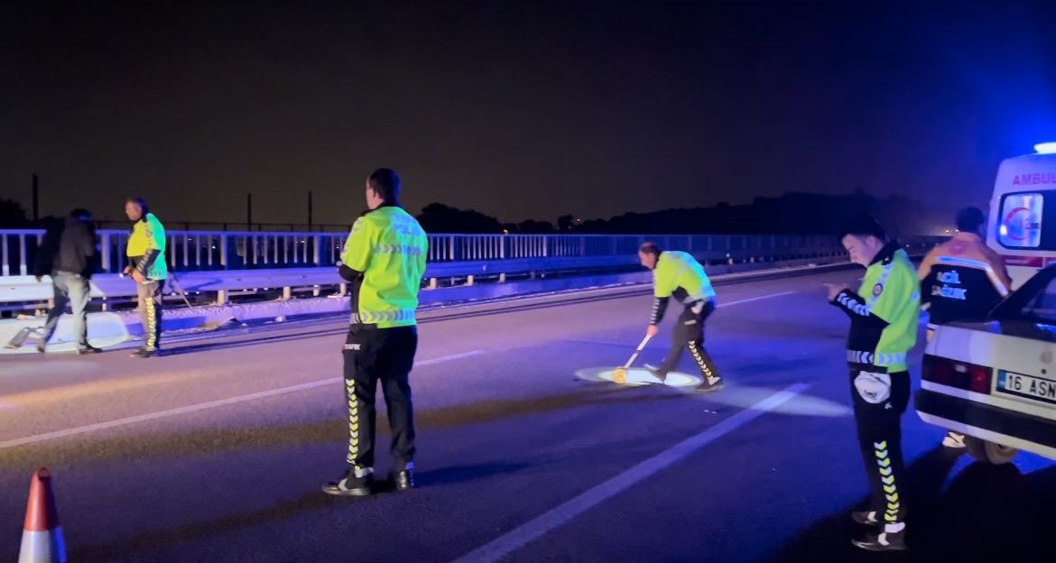 Otobanda yolun karşısına geçmek isteyen yayaya otomobil çarptı: 1 ölü
