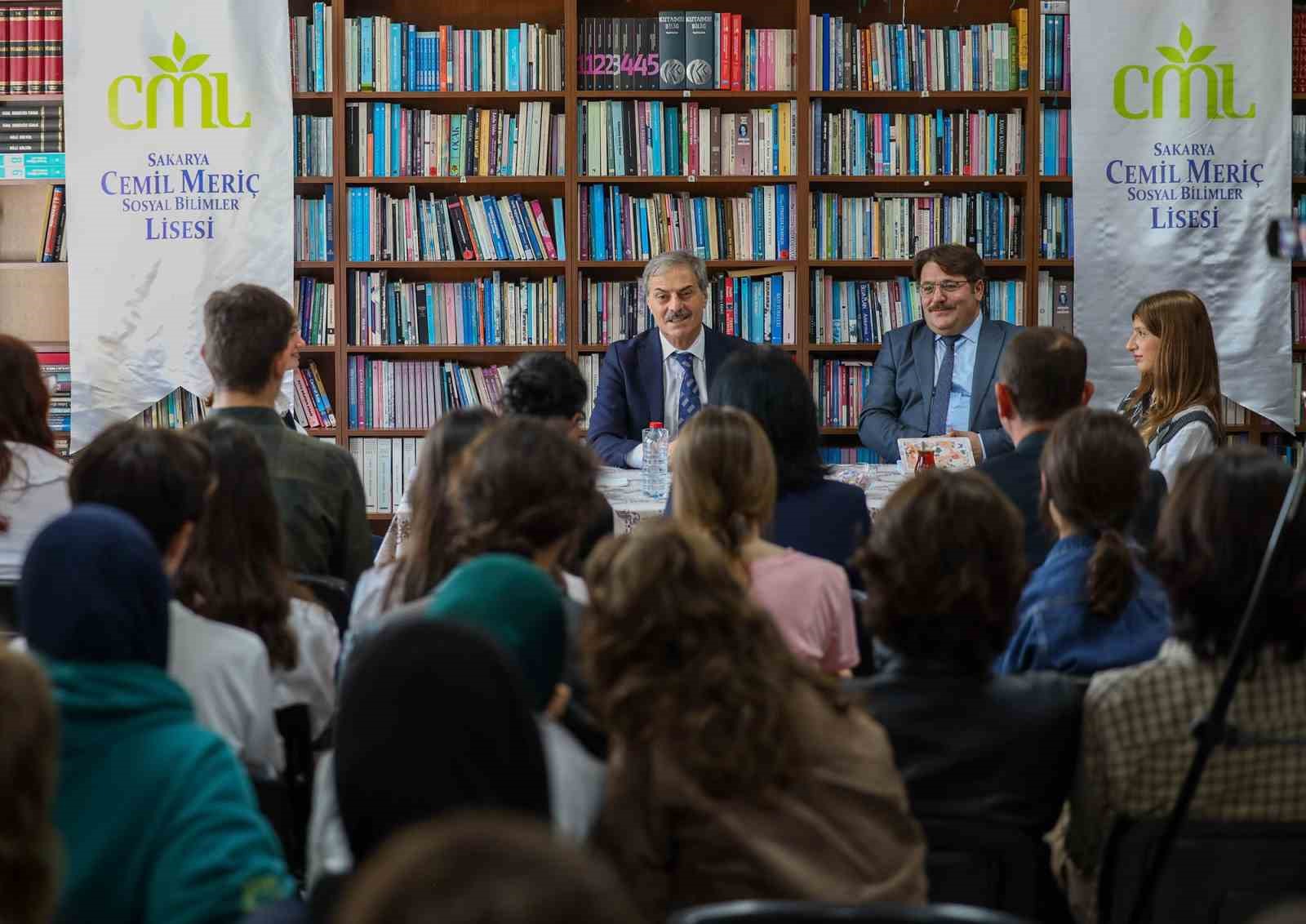 Başkan Alemdar gençler için 3 farklı çalışmayı anlattı ve öğrencilere çağrı yaptı:
