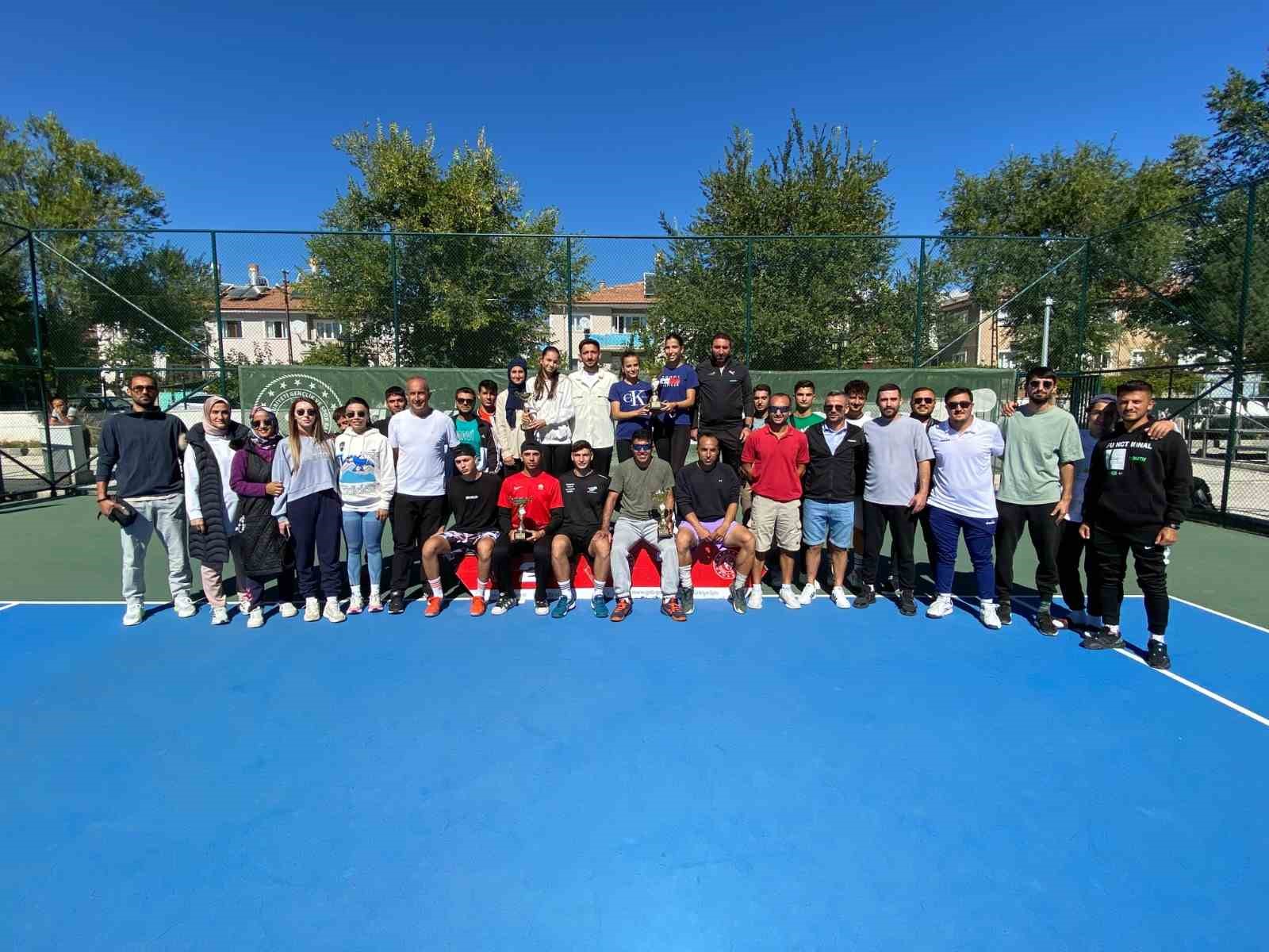 Doğu ve Güneydoğu Anadolu Tenis Ligi Erzincan’da
?v=1